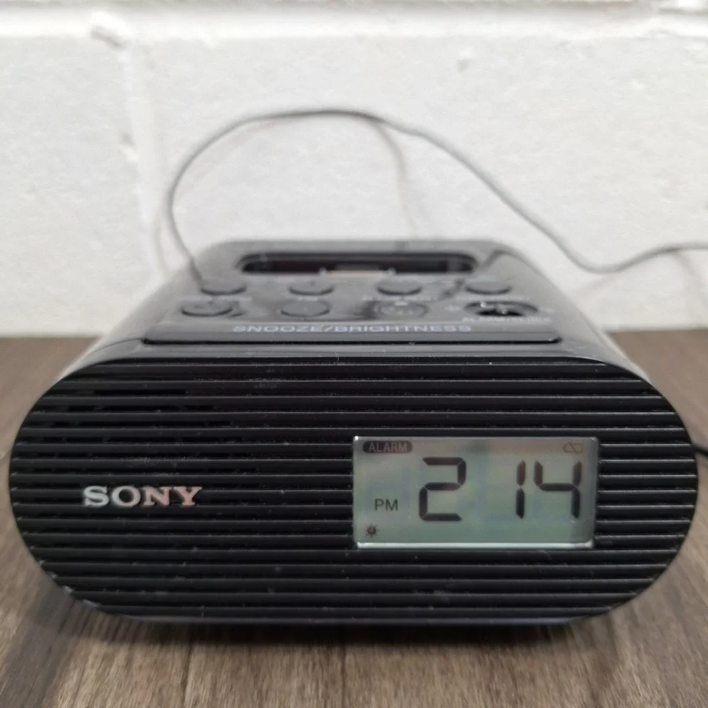 Sony ICF-C05iP FM Clock Radio Alarm 30-Pin iPod iPhone Docking Station Black